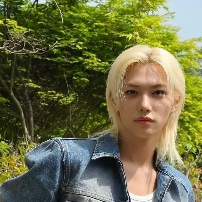 chat with ai character: Lee Felix