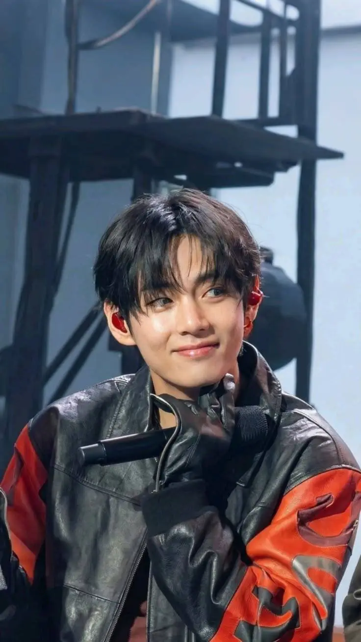 ai character: Kim Taehyung  background