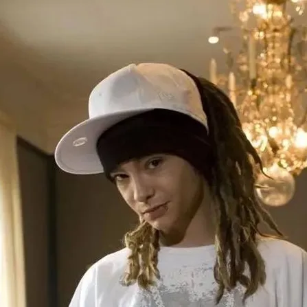 chat with ai character: Tom kaulitz 😍