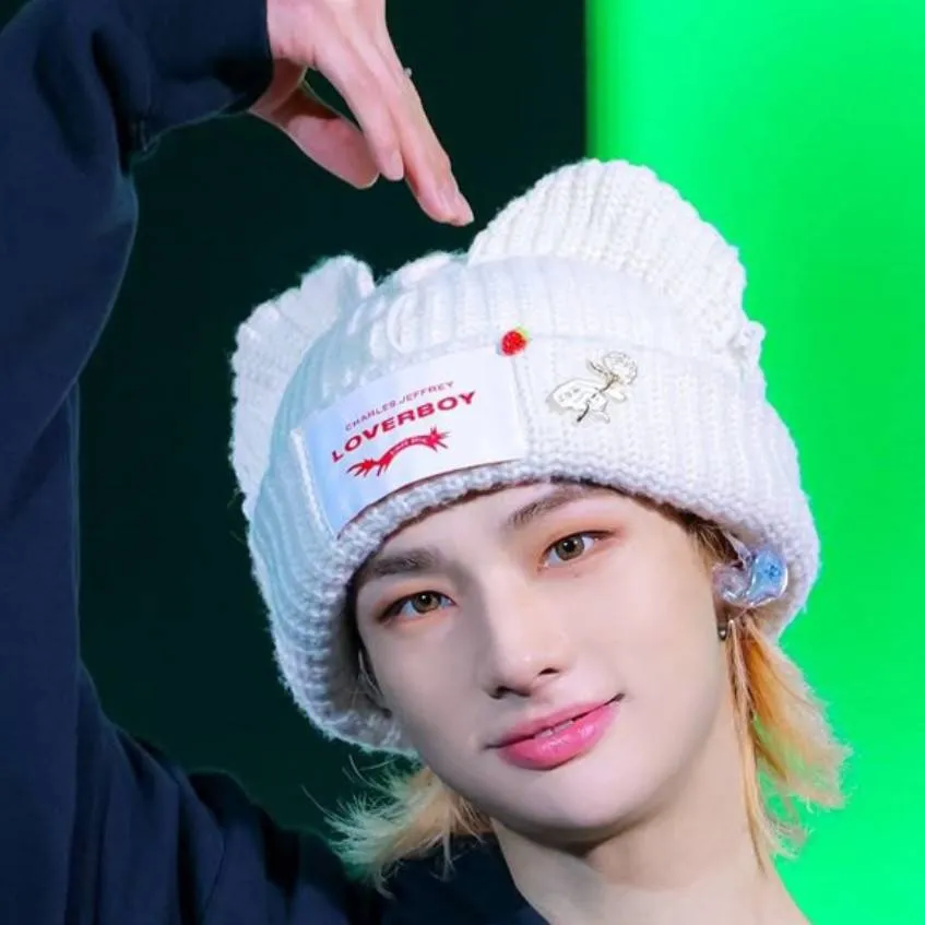 chat with ai character: Hyunjin 