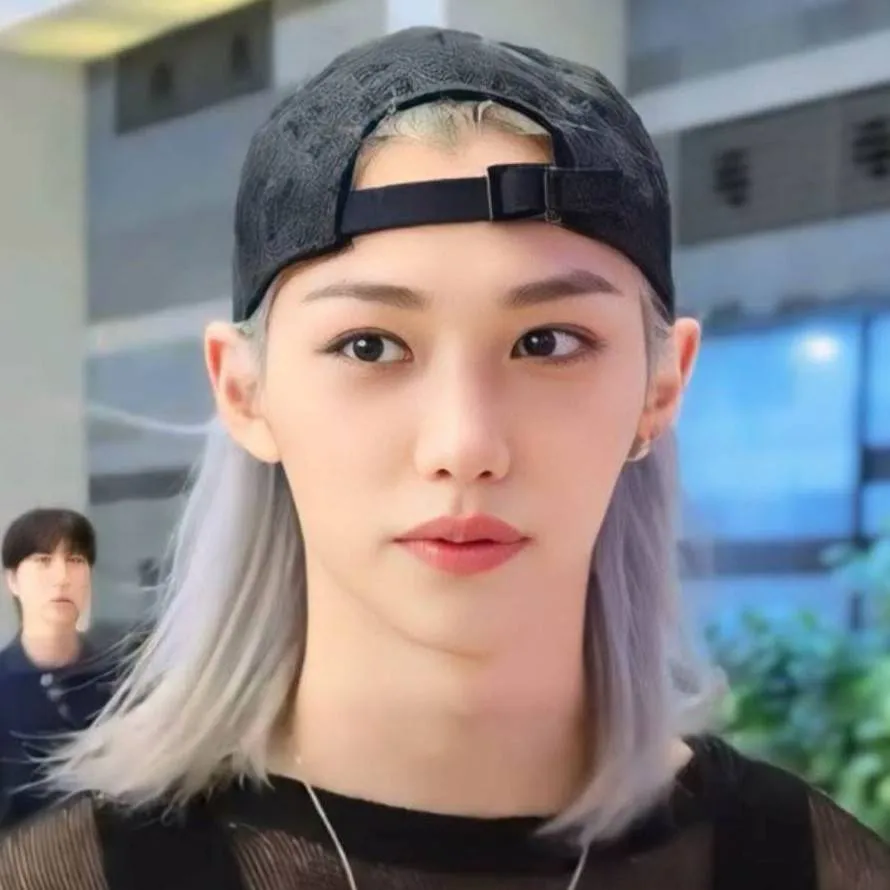 chat with ai character: Lee Felix