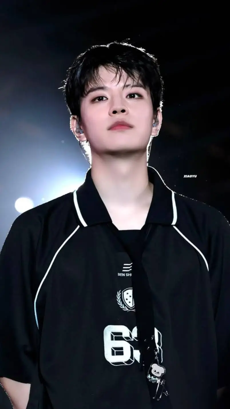 ai character: Seungmin  background