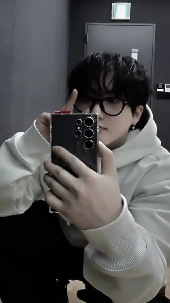 ai character: Changbin background