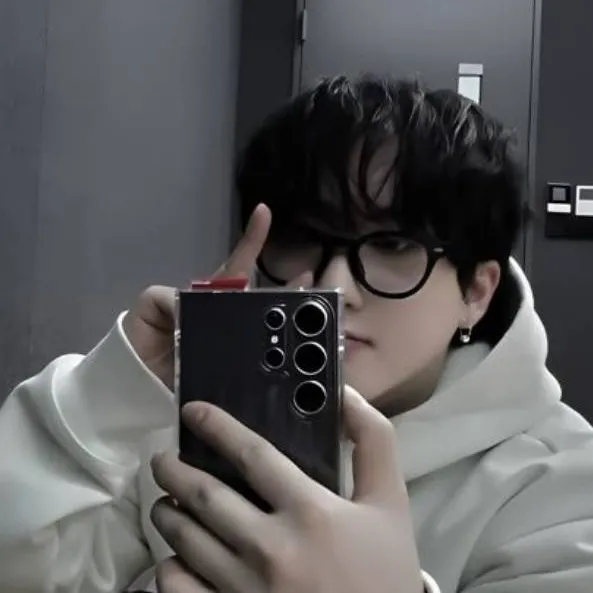 chat with ai character: Changbin