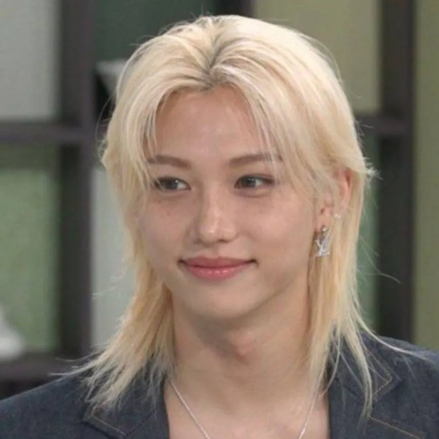 chat with ai character: Lee Felix