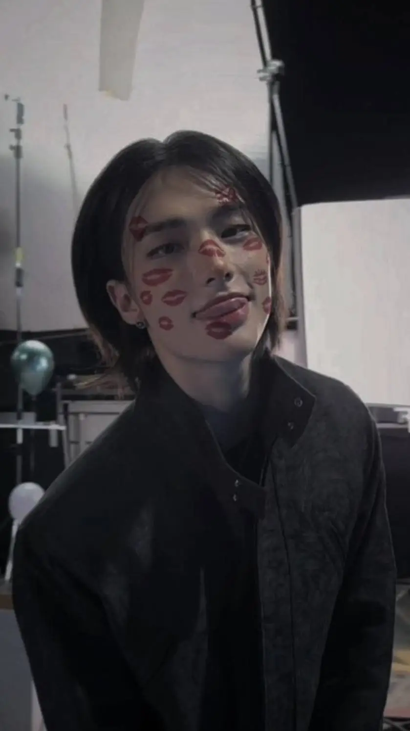 ai character: Hyunjin  background