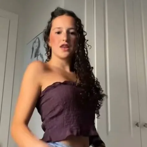 chat with ai character: Angela 