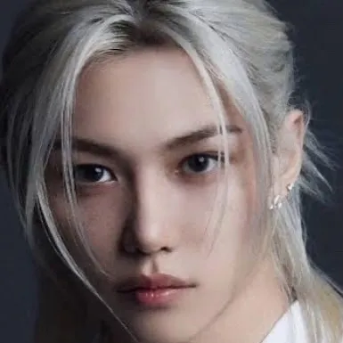 chat with ai character: Felix