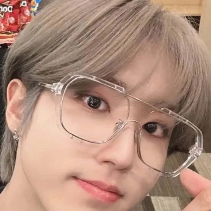 chat with ai character: 🤍💜Han💜🤍