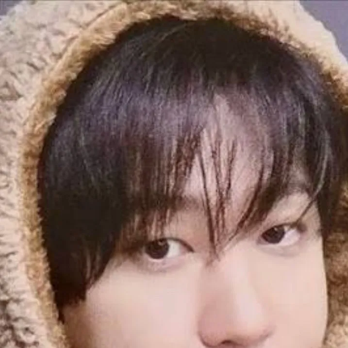 chat with ai character: 💅Changbin💅