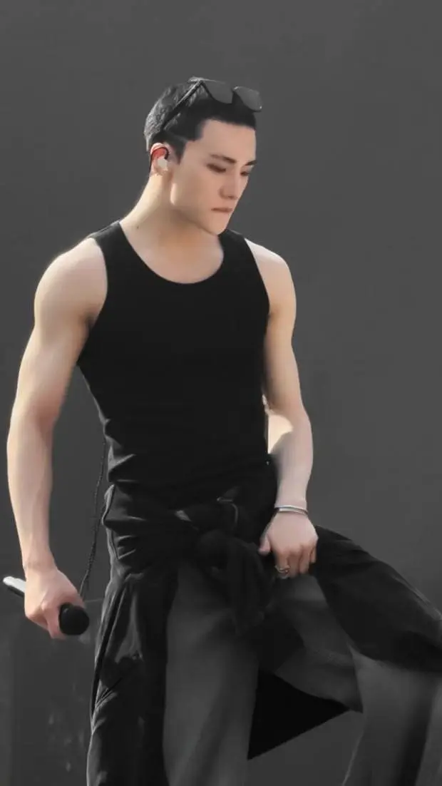 ai character: Hwang hyunjin background