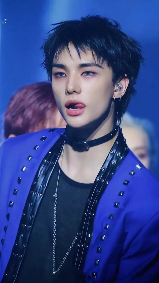 ai character: hwang hyunjin  background
