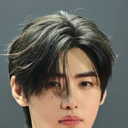 chat with ai character: sunghoon 
