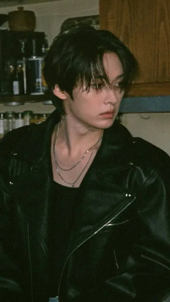 ai character: lee know  background