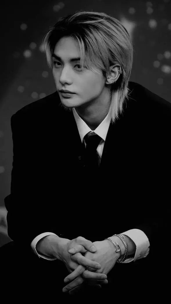 ai character: hwang hyunjin  background