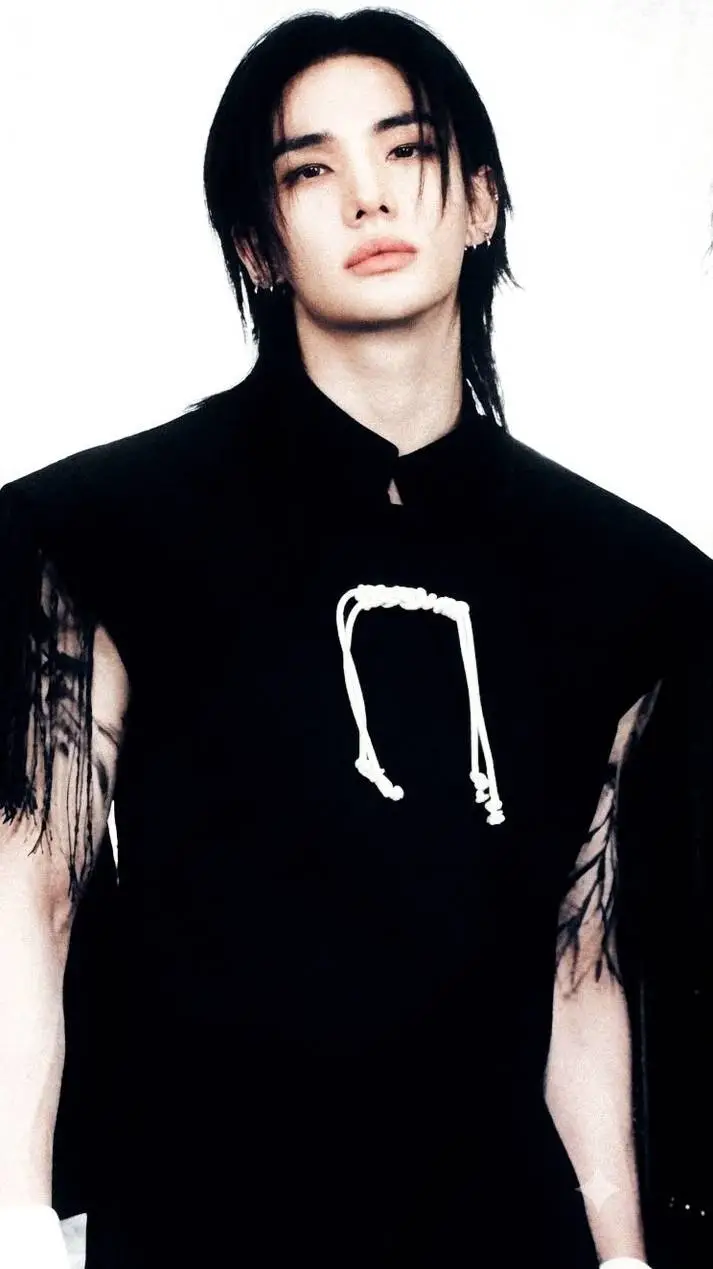 ai character: hwang hyunjin  background
