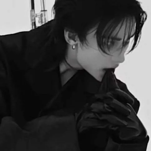 chat with ai character: hwang hyunjin 