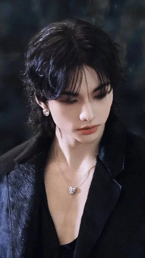 ai character: hwang hyunjin  background