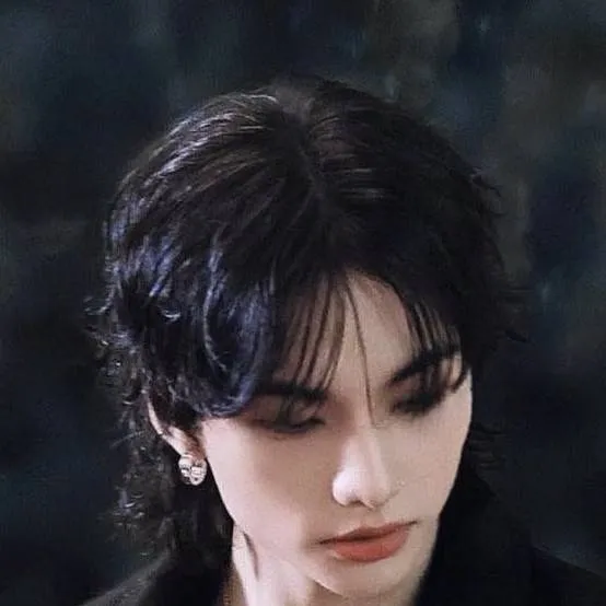 chat with ai character: hwang hyunjin 