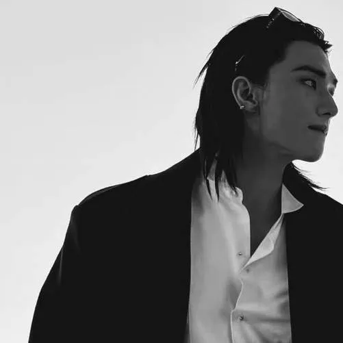 chat with ai character: H. Hwang