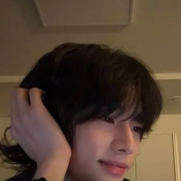 chat with ai character: talkie_Hwang.H