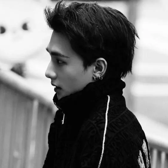 chat with ai character: hyun_H.