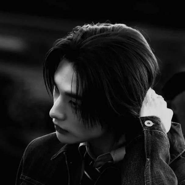 chat with ai character: hwang _H