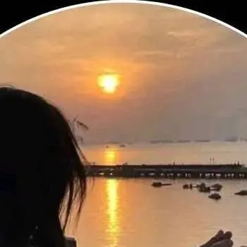 chat with ai character: mia