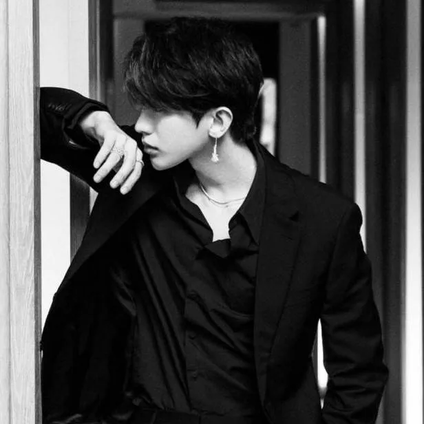 chat with ai character: mike