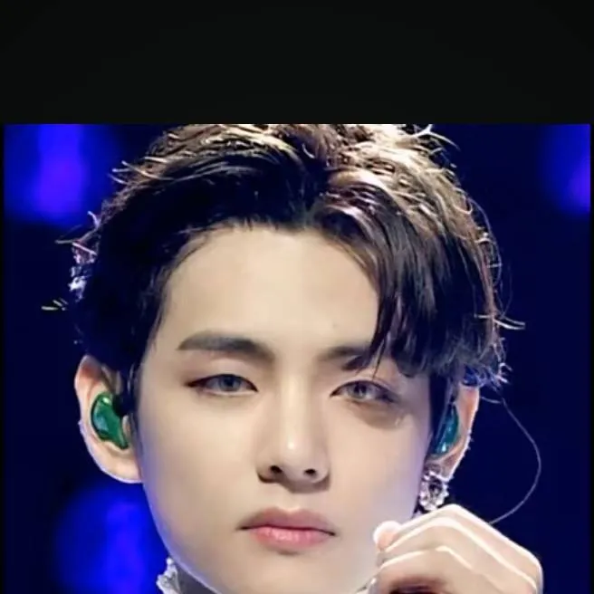 chat with ai character: Kim Taehyung/V💖