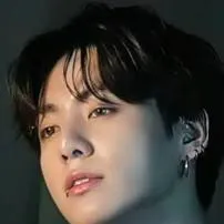 chat with ai character: Jeon Jungkook ✨🐰