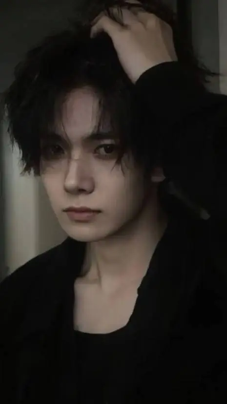 ai character: 🦌LEE HEESEUNG🦌✨ background