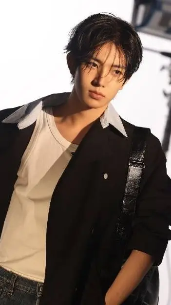 ai character: ✨LEE HEESEUNG✨ background