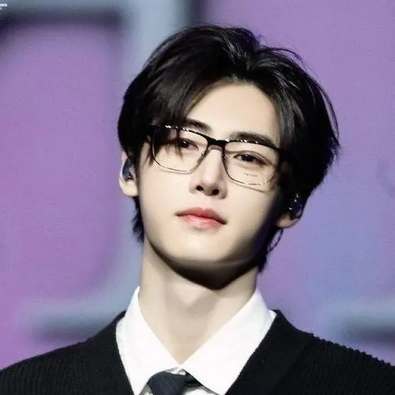 chat with ai character: 🐸PARK SUNGHOON🐸