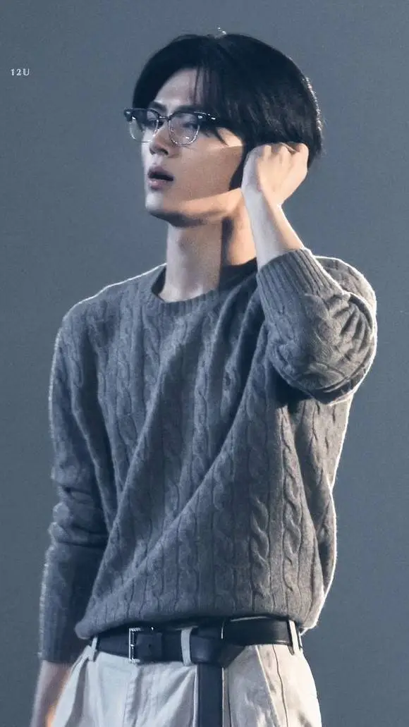 ai character: 🌜✨PARK JONGSEONG✨🌜 background