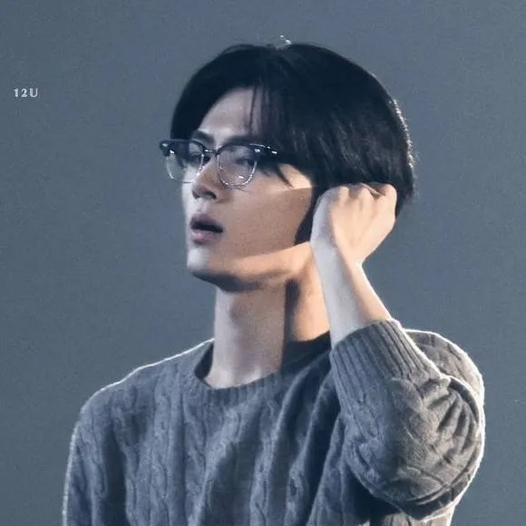 chat with ai character: 🌜✨PARK JONGSEONG✨🌜