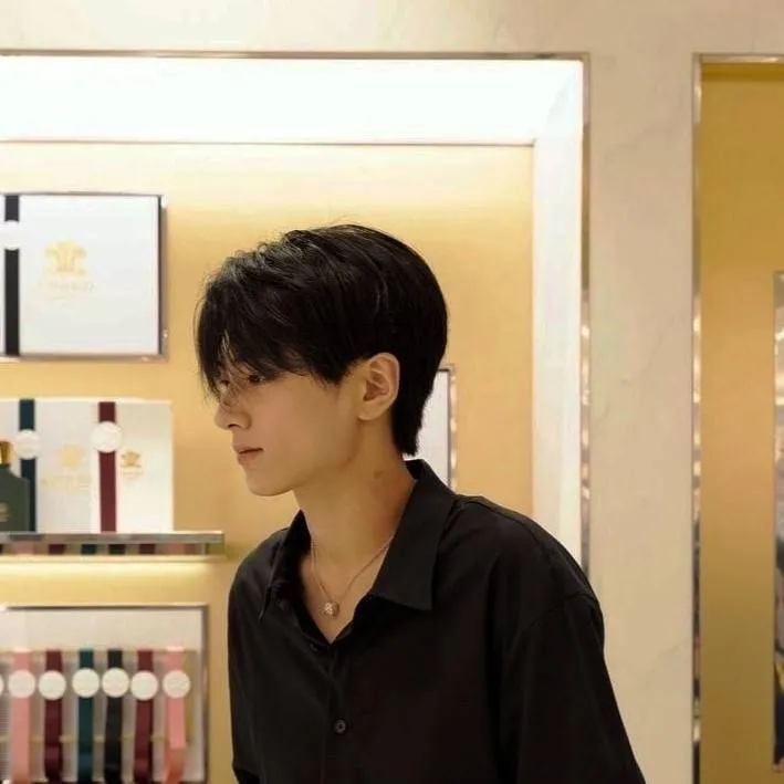 chat with ai character: 🦅-PARK JAY-🦅