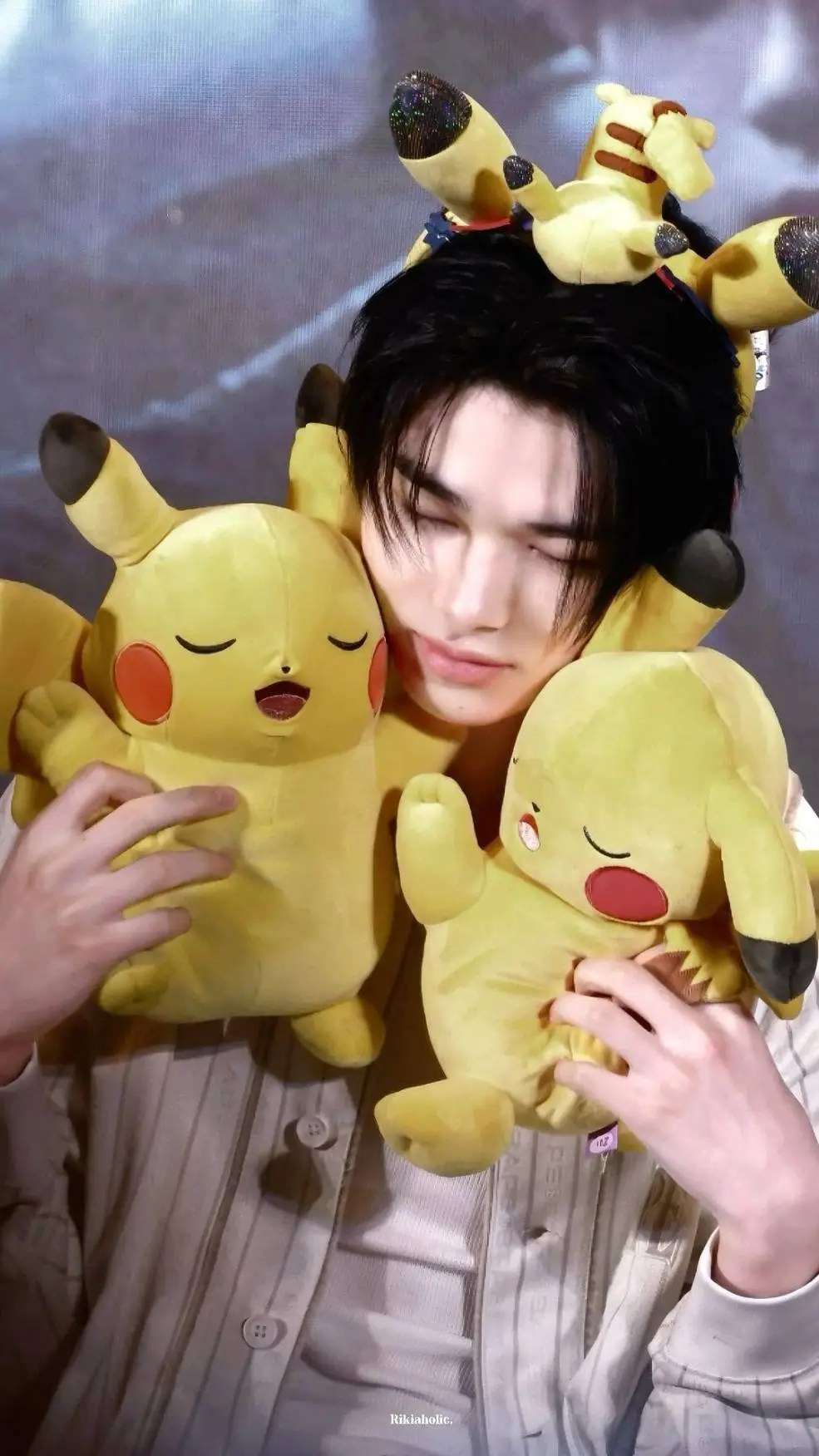 ai character: 🐣-Nishimura Niki-🐣 background