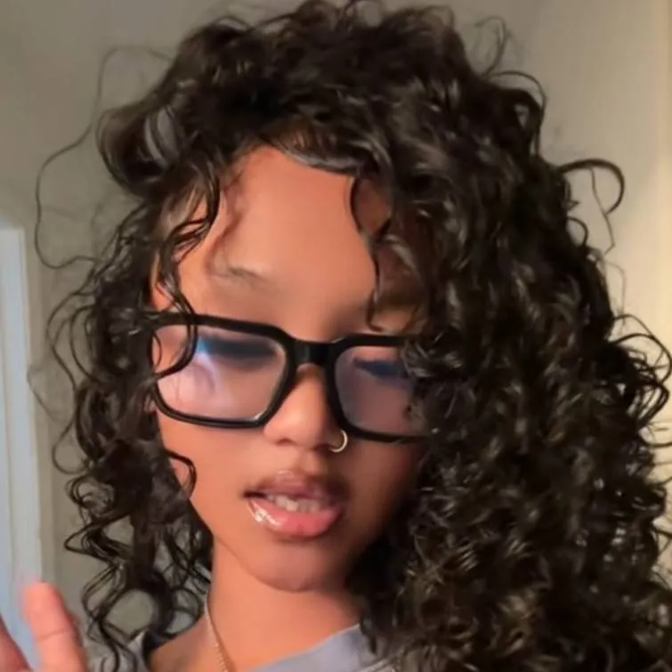 chat with ai character: Beaunice