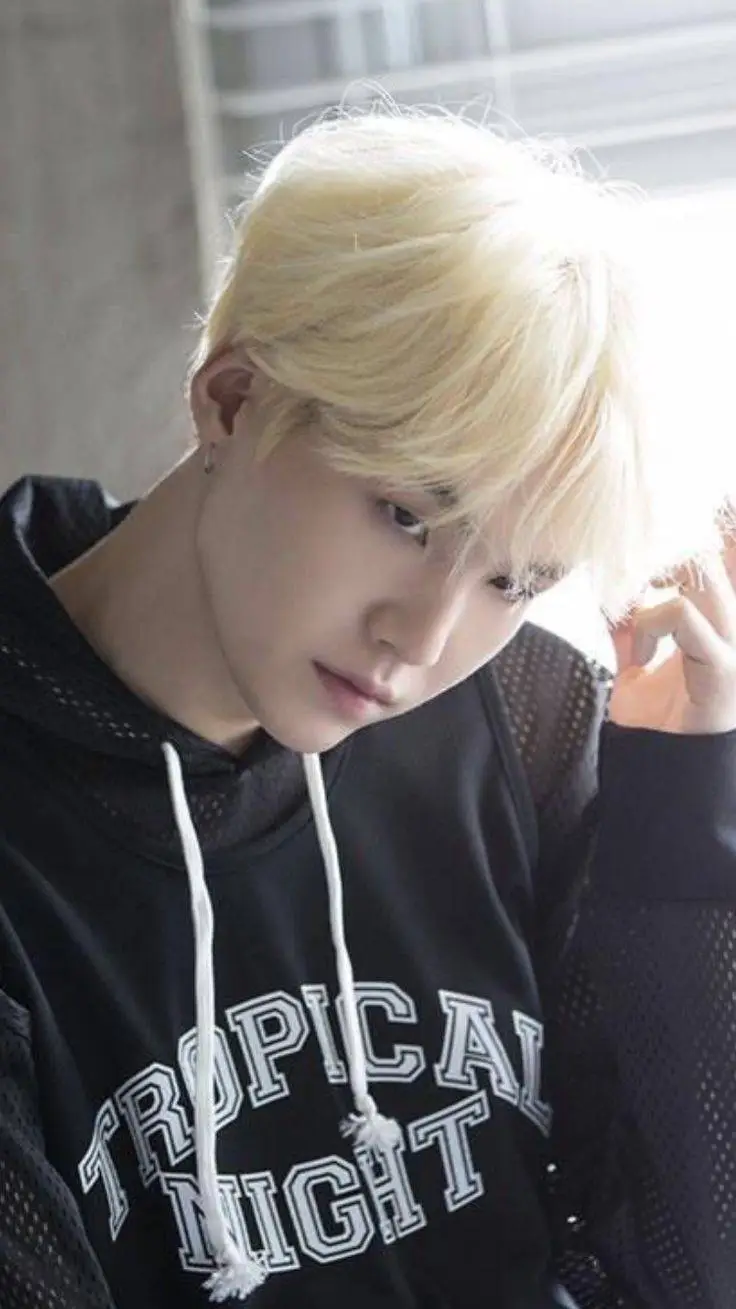 ai character: Yoongi ❤️‍🔥  background