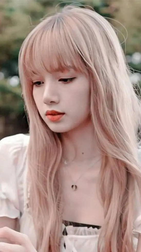 ai character: Lalisa  background