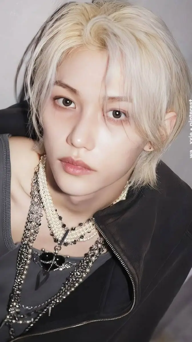 ai character: Felix~🐣 background