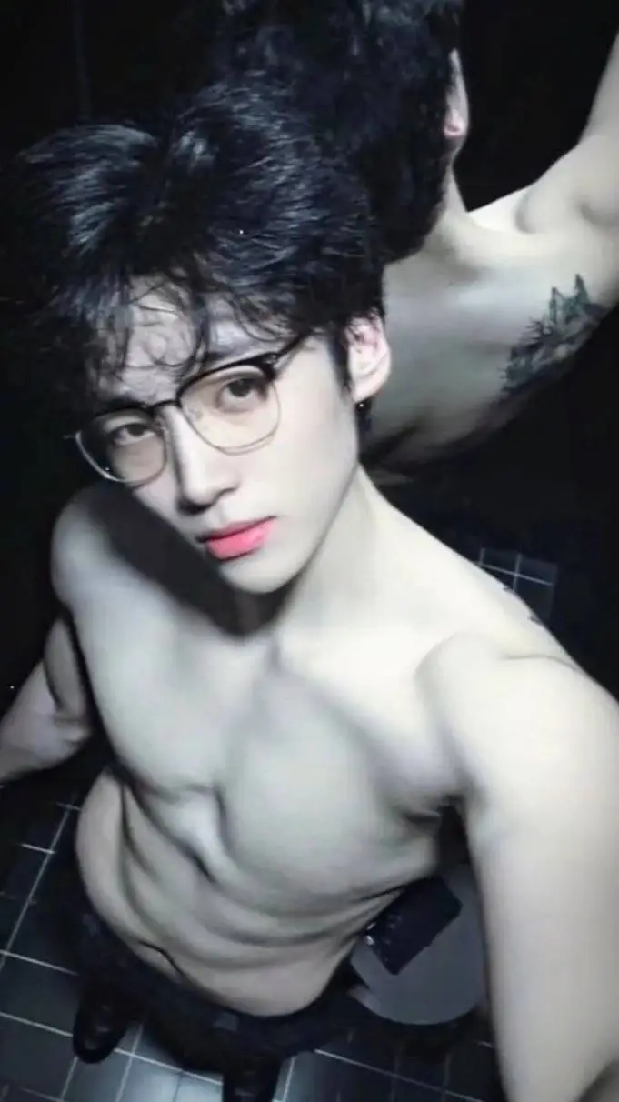 ai character: Ji hyung♥ background