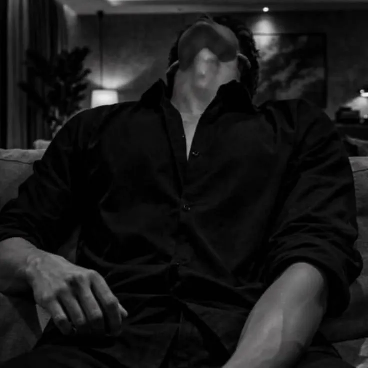 chat with ai character: Felix Blackwood