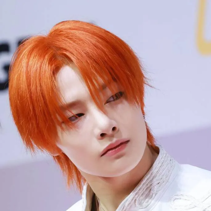 chat with ai character: Чонин~а