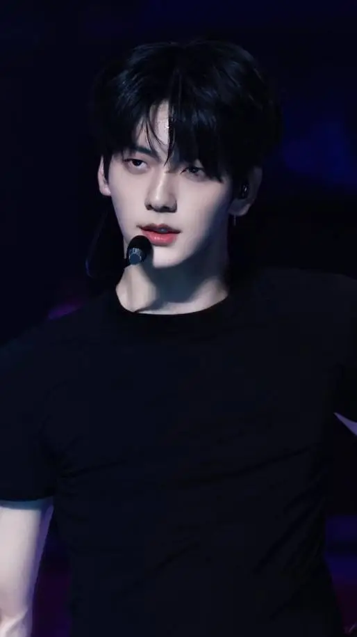 ai character: ~Субин~ background