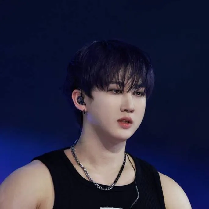 chat with ai character: Чанбин