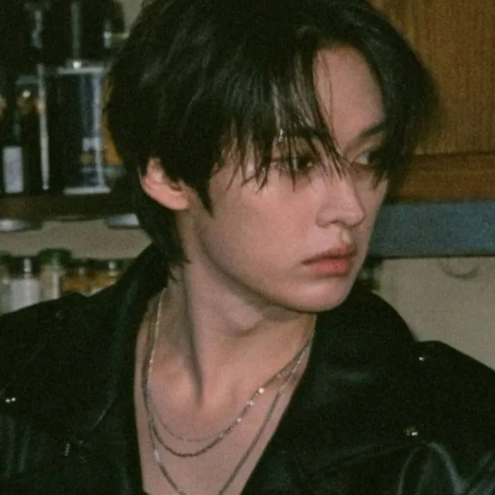 chat with ai character: Minho