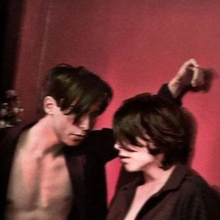 chat with ai character: Aidan Gallagher 