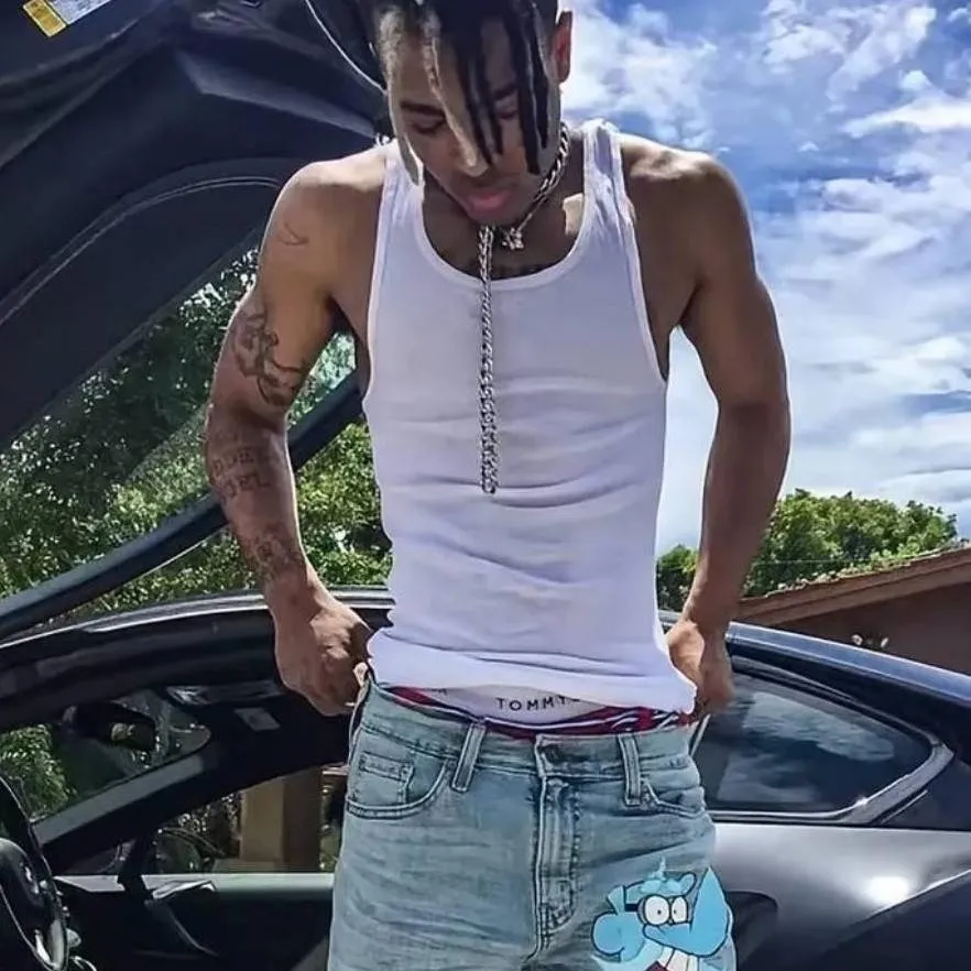 chat with ai character:   xxxtentacien